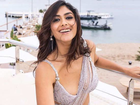 Angelic Looks Of Mrunal Thakur in Silver Outfit